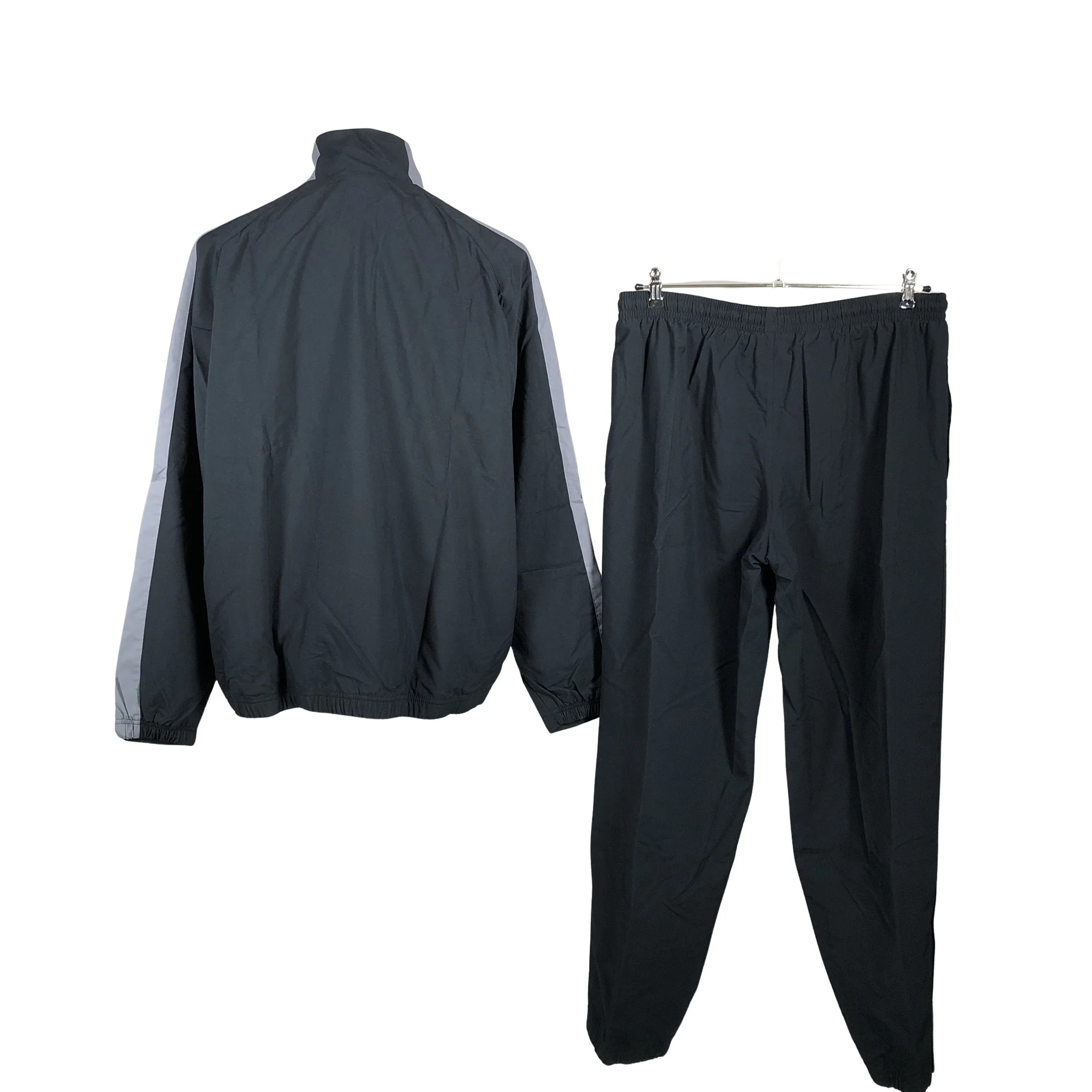 Urheiluasu, koko XL - Image 2